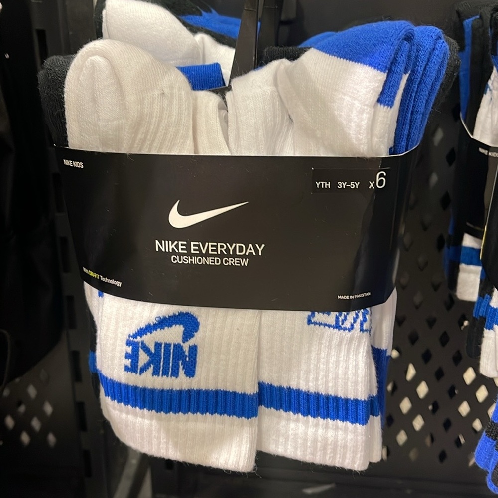 NIKE 
Training Crew Socks (6 Pairs)
Nike Everyday Cushioned - Picture 2 of 16